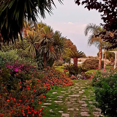 Masseria Boezio Ostuni Bed & Breakfast 3*